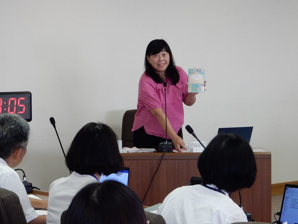 2023年9月29日　神戸市会で、こども家庭局の決算質疑をしている伊藤めぐみです。