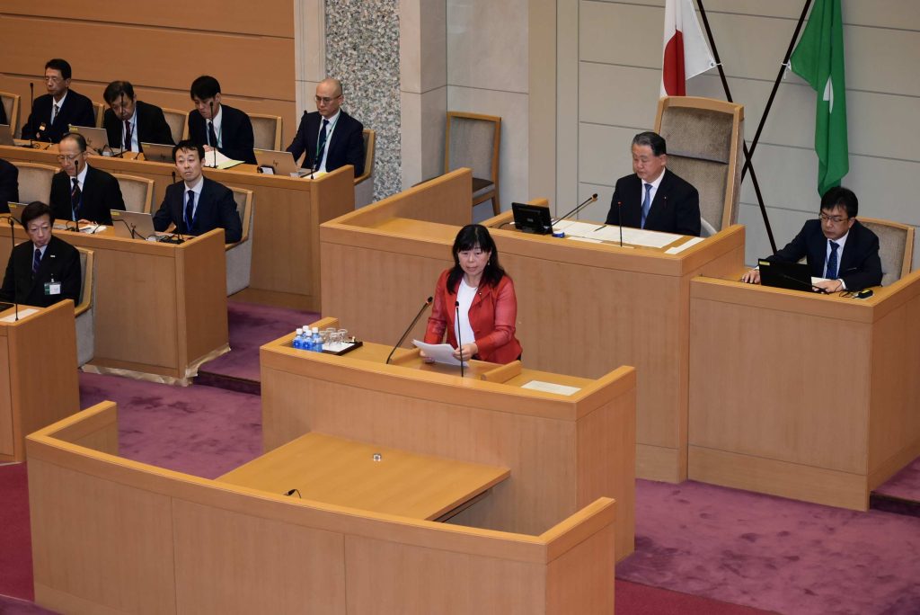 神戸市会本会議場で、さらに「認知症の人に優しいまち神戸をめざして質疑いたしました